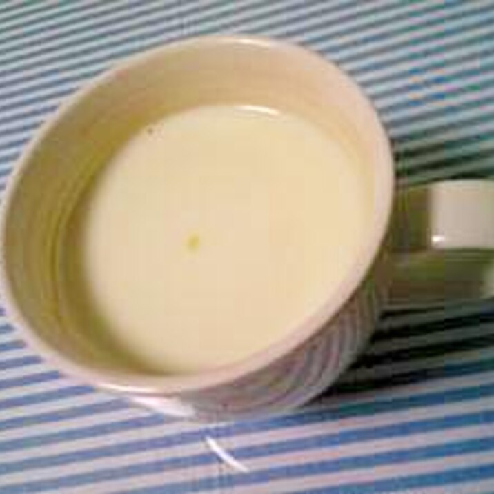 ほんのり緑色♪大人の味の緑茶ミルク